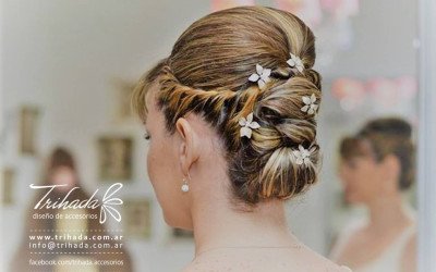 Mini Flores para Novias: Adornos Versátiles para Peinados de Boda | Trihada