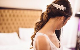 Tocado Antonella: Flores Vintage para Novias y Eventos | 