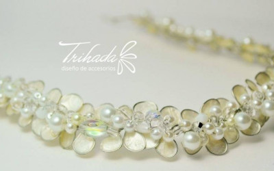 Tiara de pétalos semi rigida