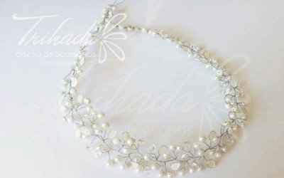 Tiara de Novia Pétalos Nacarados - Accesorios de Alta Gama